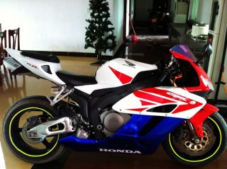 惠州地区出售一台本田 05年CBR1000(慢出）