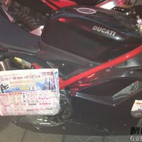 江门新会出两台暴力机械   1098S赛道版  干3