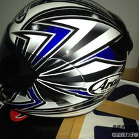 阳江市出售2手摩托用品，连体赛衣和头盔，和手套