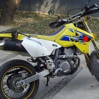 佛山顺德3.3万出滑胎06款DRZ400SM（车已售，余下大油箱和改装坐垫出售）