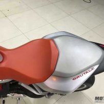 广州增城代友出售两台极品12年哈雷883，06年MV910。