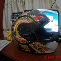 出个AGV头盔和行车记录仪还有台TMAX500