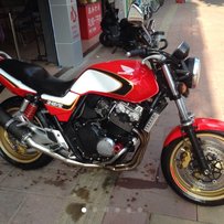 肇庆出台靓仔CB400
