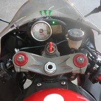 广州南沙（代友）出售08款纪念版ZX6R。车况无敌。价格42888.接小刀