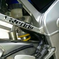 佛山代友出售精神的95CB13500元，T仔3300元，和00年的R1出26800元