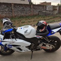 cbr1000--05年  cb价钱 公升享受！