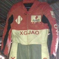 出售L码连体皮衣一件