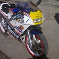 代友出售一部本田CBR1000F大水牛以及一部干净靓丽的NSRP4！