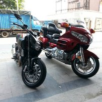 友人出售全新车购入的12年杜卡迪大鬼高配和11年本田金翼高配