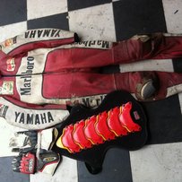 清远代友出售连体落场皮衣 手套  一套  1000接小刀