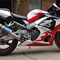 出售机器外观无论那里都相当板正的CBR929.2000年车