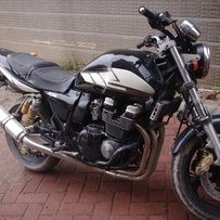 出售98年YAMAHA XJR400，整车完整，车况精神。