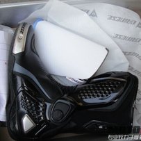 出ARAI RR5 中尚贵晶。另一副头盔内棉。丹尼斯RS赛车靴