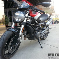 广州花都出售11年杜卡迪696和哈雷戴娜。