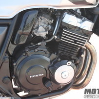 添加报纸了 梧州出  95cb400     vtr250