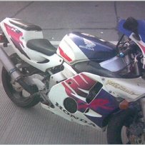 广东清远代佛山车友出售本田CBR22一台10500出售