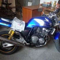 佛山代友出售两台CB，一台FZR+蓝宝石 12000元