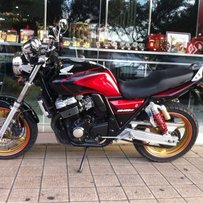 番禺代友出售一部CB400.