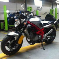 广东潮州代友出售09年SFV650一台，41000，接小刀！送专用配件。