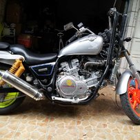 代朋友出售一台本田马格纳太子750cc、古董车