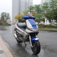 广州代友出售Gilera 180 2冲绵羊 和NSR P4避震筒 卡钳 09R1改装纤维边盖