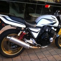 出售部一手CB400。