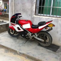 出售Yamaha FZR250