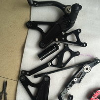 广西柳州出售一批09以后R1 适用的改装件 英国HEL 日本大扭油 动力司令 链条 等等