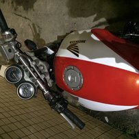 代朋友出售CB400.天王太子V250