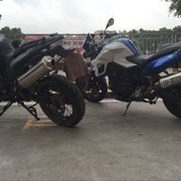 深圳出两台宝马