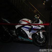 出两部展示车铃木K9大R  川崎10R