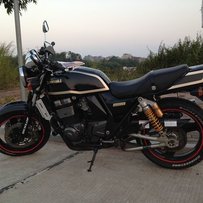 广西容县出一部新净03川崎ZRX400（小猪头）