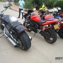 福建龙岩红线机车社出台09肌肉1250CC