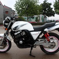 重磅出击 本田CB400一台 象牙白 很精神！