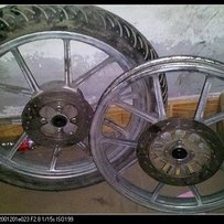 惠州出售普通125CC改装后碟刹,带后平叉和轮胎.已售！有快递单，请大家见证。