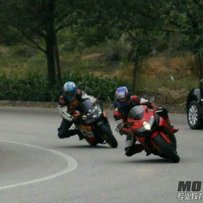 广州黄埔出售一台08CBR1000鹦鹉加上一台爬鸡 03 KLX 300