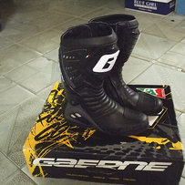 增城新塘代友出摩托靴两对