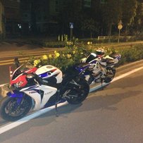 深圳 代车友出售08CBR1000RR 鹦鹉