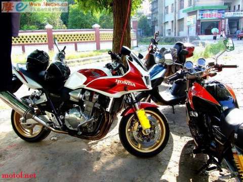 湖南怀化代友出售05年底带头罩CB1300 （车主急用钱。自刀三千）