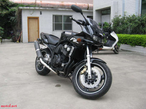 雅马哈fz400（黑武士）