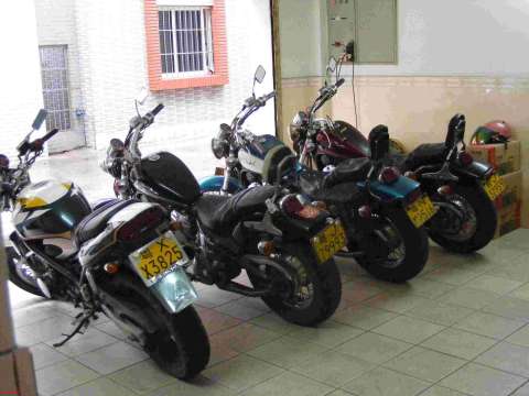 3台熄灯，1台盗匪