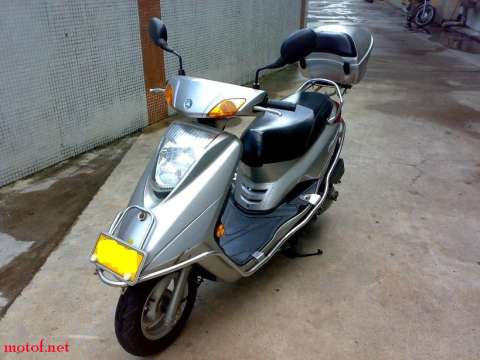 丽鹰YAMAHA125摩托车