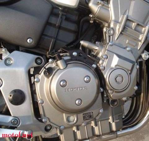 出售大黄蜂.04年款. 900CC 3万3诚心接刀.