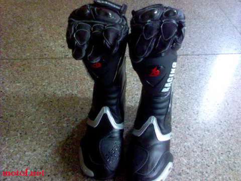 茂名400元出售99成新靴子及手套。