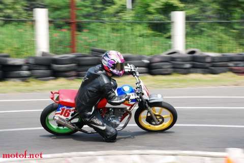 广州出 带驼峰连体赛车皮衣 1500