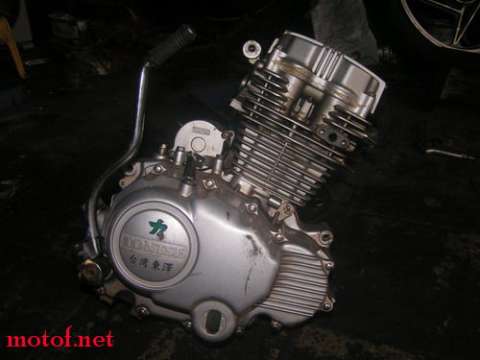 国产带平衡轴顶杆125发动机