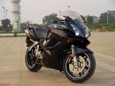 04美版VFR800