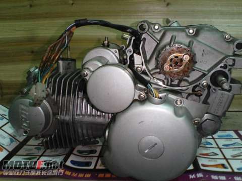 全新的发动机头