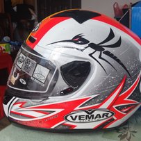 出一顶9.9成新的头盔