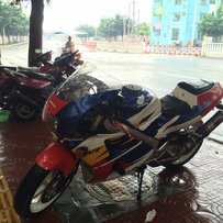 清远市区出售本田35期RVF400，￥16800元可刀。